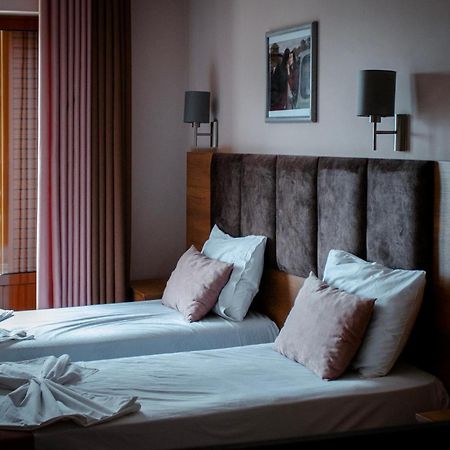 Hotel Fron Саранда Екстер'єр фото