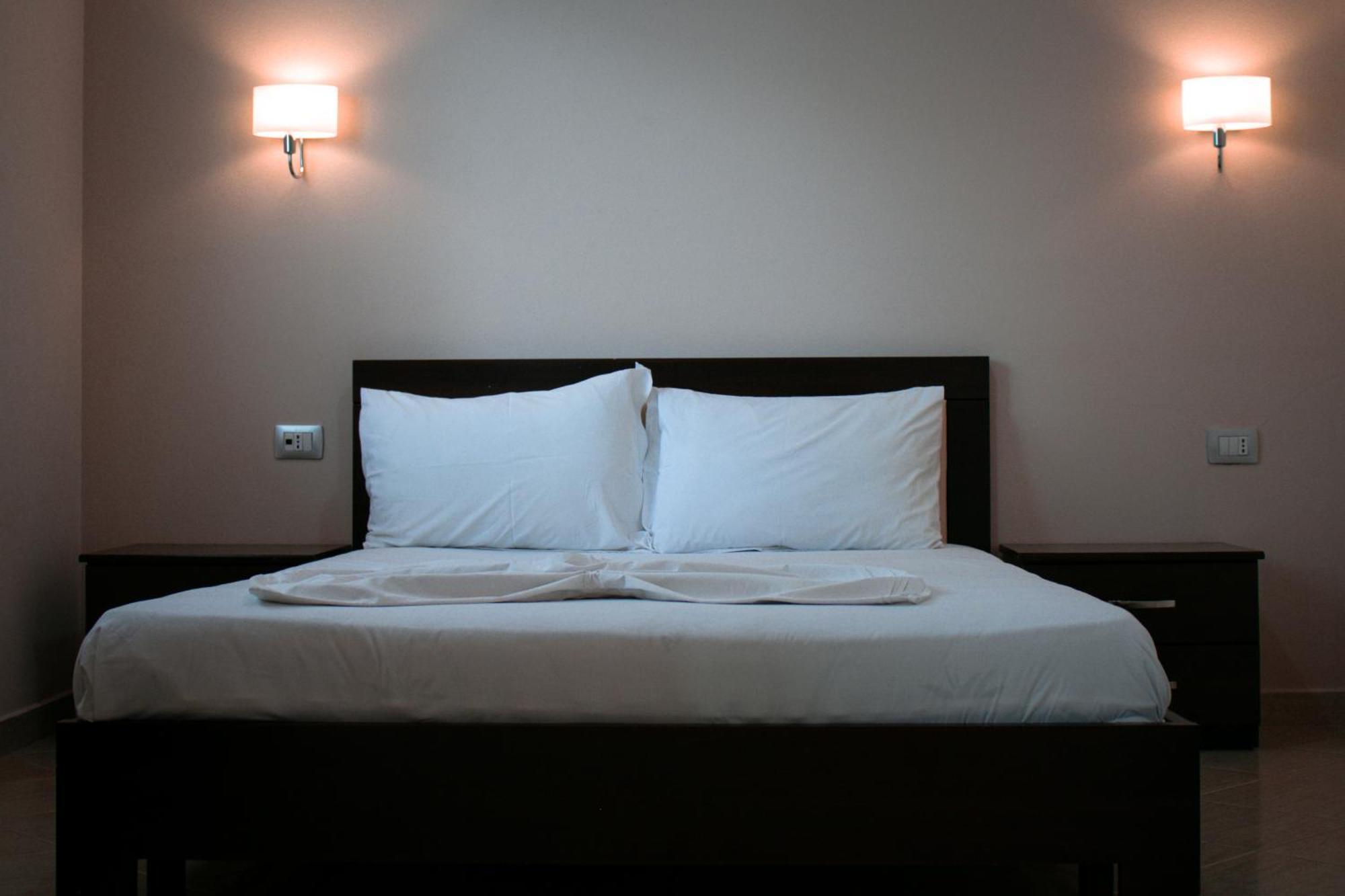 Hotel Fron Саранда Екстер'єр фото